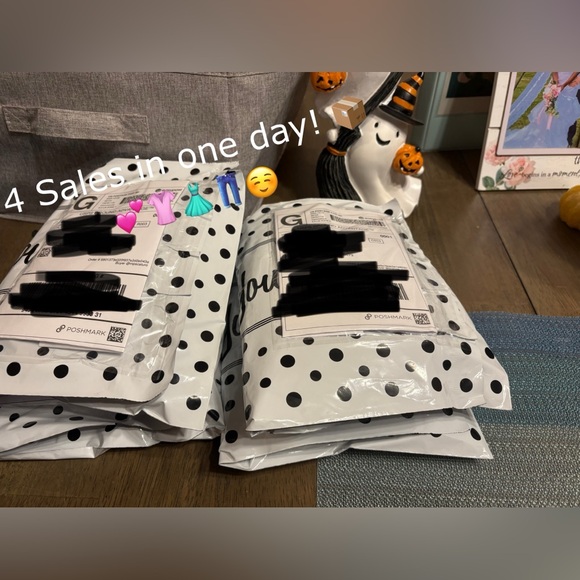 Meet your Posher, Kayla 👋🏽 - Picture 7 of 11